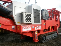 SANDVIK QJ240 na pasech s